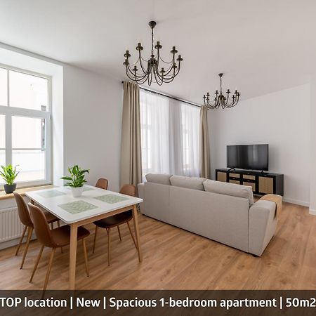 Spacious 1-Bedroom Apartment In The Heart Of Old Town Рига Экстерьер фото