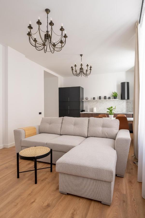 Spacious 1-Bedroom Apartment In The Heart Of Old Town Рига Экстерьер фото