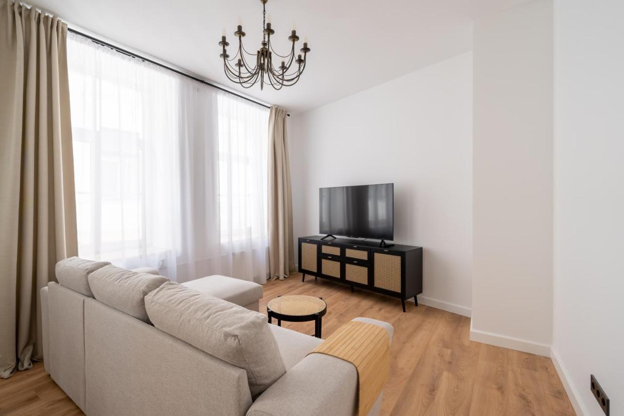 Spacious 1-Bedroom Apartment In The Heart Of Old Town Рига Экстерьер фото