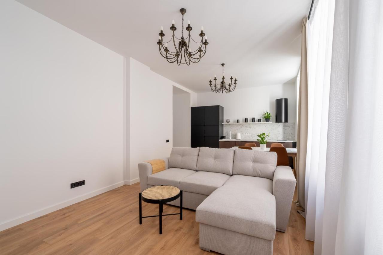 Spacious 1-Bedroom Apartment In The Heart Of Old Town Рига Экстерьер фото